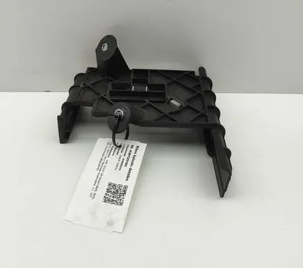 Volkswagen Golf VII Other engine bay part 5Q0906507F