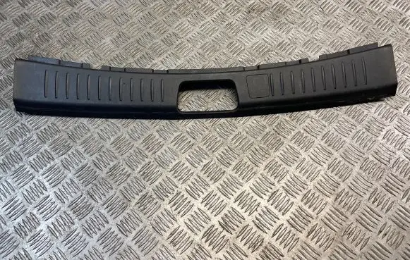 Chevrolet Captiva Tailgate/boot lid lock trim 