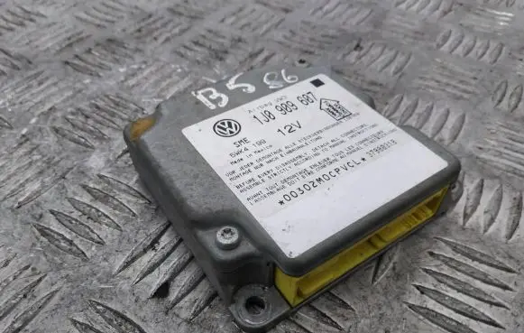 Volkswagen PASSAT B5 Airbag control unit/module 1J0909607