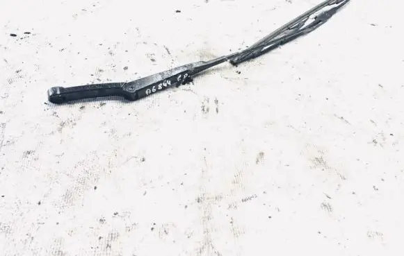 Audi A4 S4 B5 8D Front wiper blade arm 8d1955408b