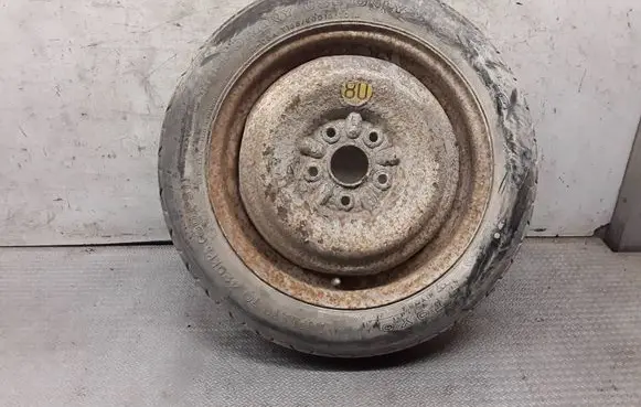 Toyota Avensis Verso R16 spare wheel