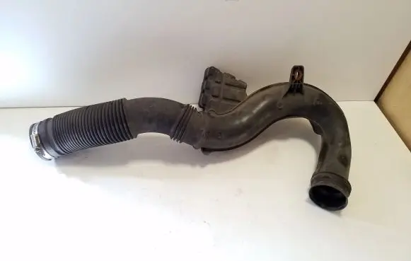 Renault Trafic III (X82) Air intake duct part 165755972R 93451664