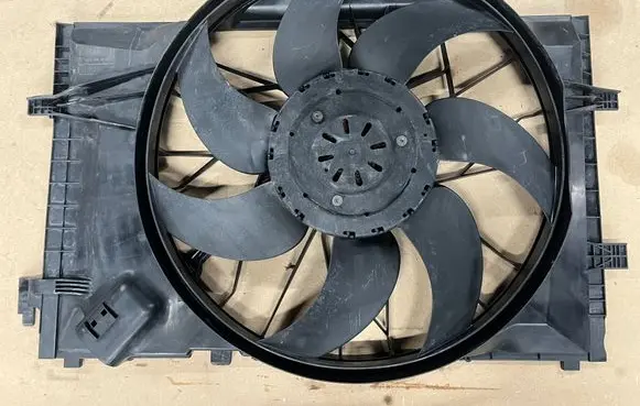 Mercedes-Benz C W203 Radiator cooling fan shroud A2035001693 004200