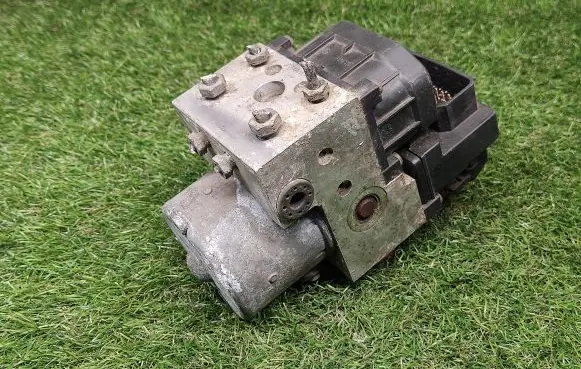 Ford Mondeo MK II ABS Pump 98BG2M110AF