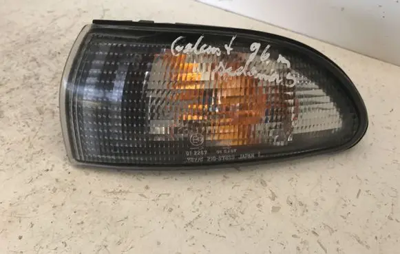 Mitsubishi Galant Front indicator light