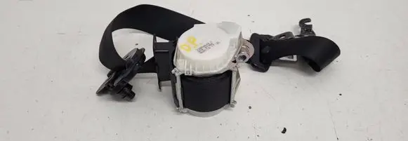 BMW 1 E81 E87 Front seatbelt 33053849