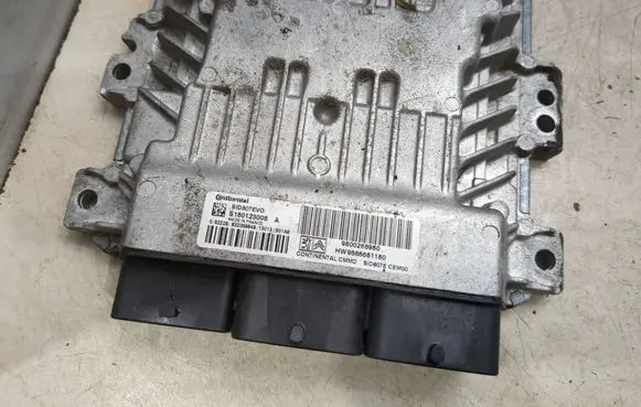 Peugeot 208 Engine control unit/module S180123008A 9800268980 9666681180
