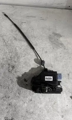 Volkswagen Touran I Front door lock CZWL3 PA663073F 3D1837016