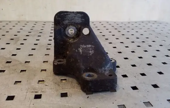 Volvo XC90 Engine mounting bracket 86341232