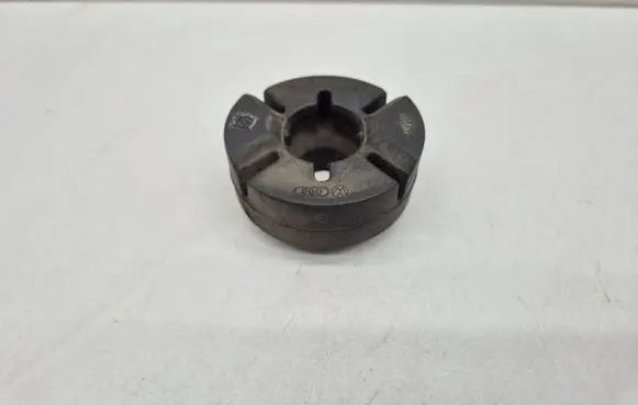 Audi Q3 8U Radiator mount bracket 8K0121276A