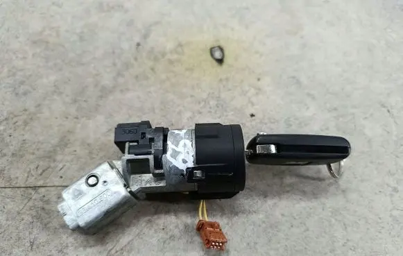Peugeot 308 Ignition lock 
