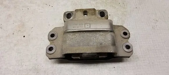 Engine mount bracket