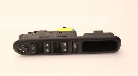 Peugeot 3008 I Window control relay 