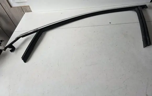 Opel Grandland X Rubber seal front door (on door) 9814856280