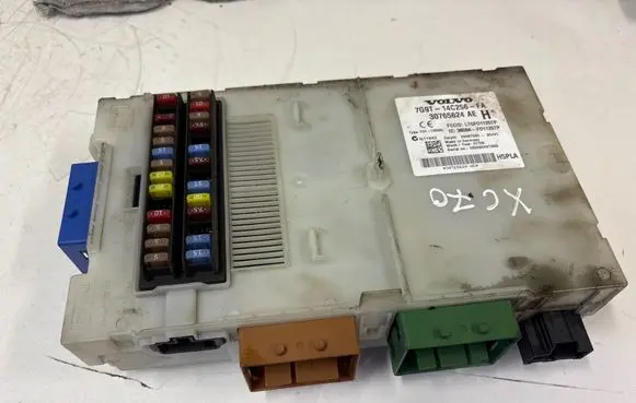 Volvo XC70 Fuse module 7G9T14C256FA 30765624AE 3659AF01125TP