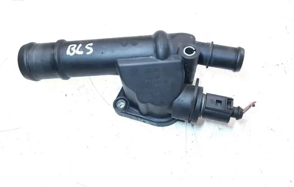 Volkswagen Golf Plus Engine coolant pipe/hose 03G121132B
