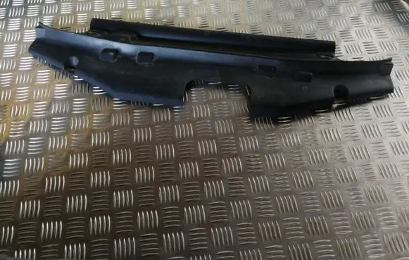 Engine bonnet/hood lock trim molding