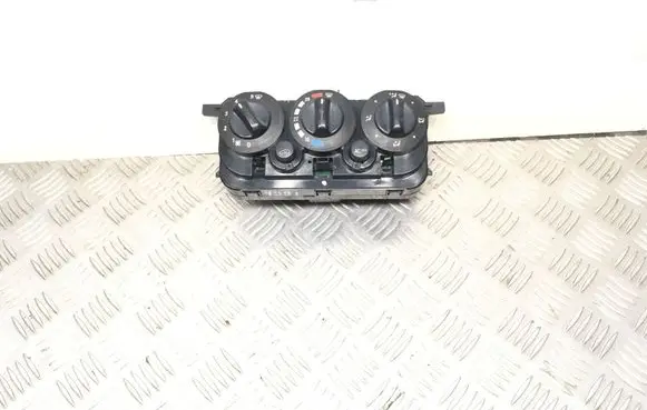 Mercedes-Benz A W169 Climate control unit 1688302285 Q014002 2440004601