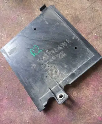 Volkswagen Multivan T5 Battery tray heat shield 7H0915438A