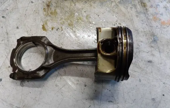 BMW 7 F01 F02 F03 F04 Piston with connecting rod 7646892