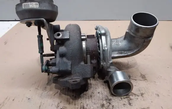 Toyota Avensis T250 Turbo 172010R060 VB25 0B12110006