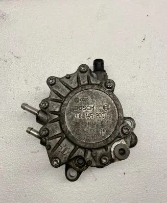 Volkswagen Golf V Vacuum pump 03G145209