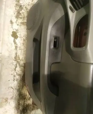 Hyundai Santa Fe Front door card panel trim 