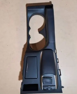 Lexus CT 200H Center console 5882576010