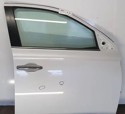 Mitsubishi Outlander Front door
