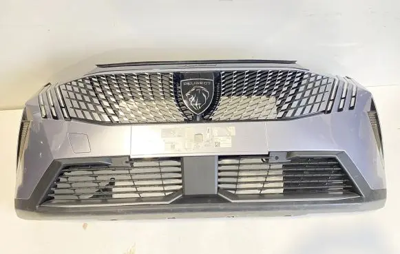 Peugeot 5008 II Front bumper