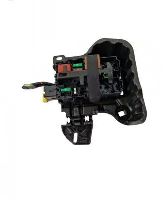 Opel Mokka B Fuse module 96QH030180