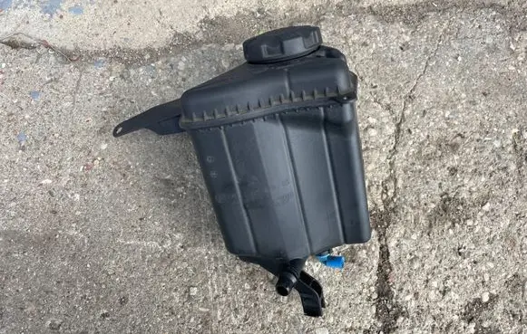 BMW 5 F10 F11 Coolant expansion tank/reservoir 7601949