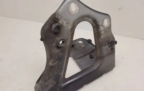 Audi A6 S6 C6 4F Fender mounting bracket 4F0821136A