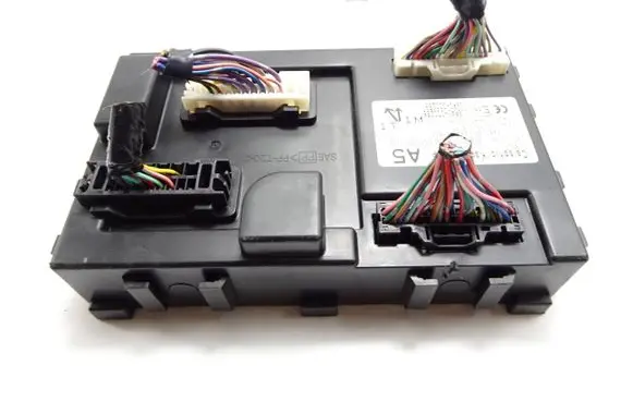 Nissan Juke I F15 Central body control module 284B11KB1D 116RI000259 116RAI000258