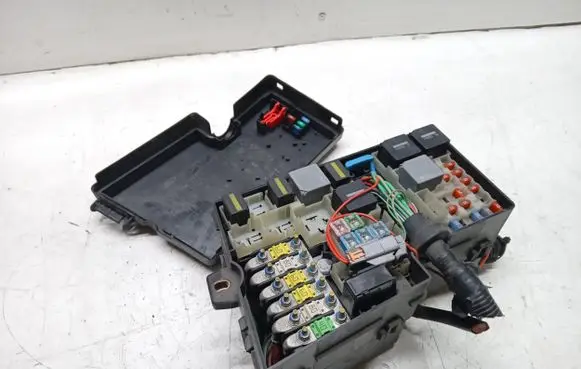 Ford Focus Fuse box set 5M5T-14K733-DBC