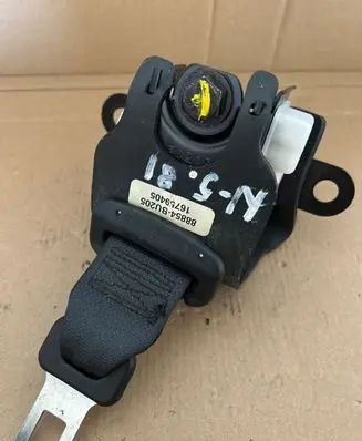 Middle seatbelt (rear)