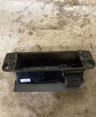 Volkswagen Touran I Tailgate opening switch 1J3827574B