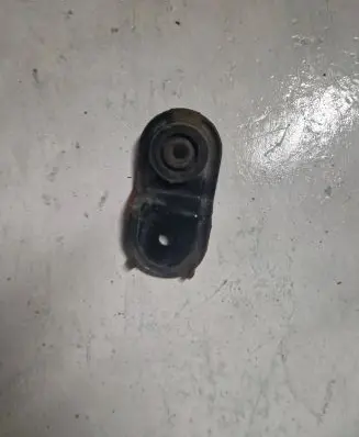 Subaru Legacy Radiator mount bracket