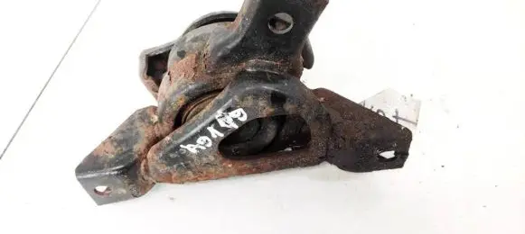 Hyundai Getz Engine mount bracket