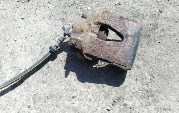 Volkswagen Golf IV Front brake caliper