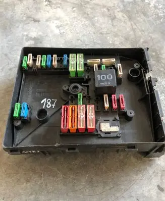 Volkswagen Golf V Fuse module 1K0937125A