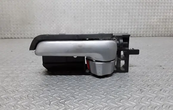 Suzuki Swift I Front door interior handle