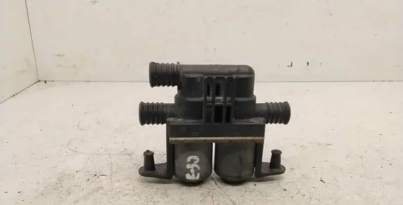 BMW 5 E39 Coolant heater control valve 8374995 1147412137
