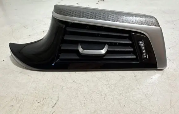 BMW 5 G30 G31 Dashboard side air vent grill/cover trim 9330858
