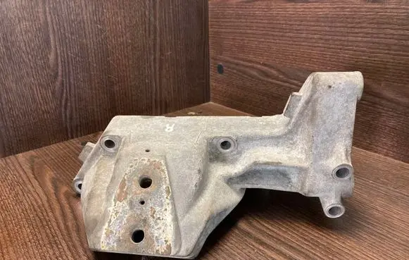 Iveco Daily 35 - 40.10 Engine mounting bracket 500376601 504386159