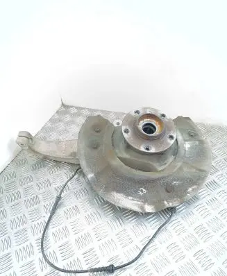 BMW 5 F10 F11 Front wheel hub 6850154