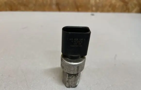 Volkswagen PASSAT B7 Air conditioning (A/C) pressure sensor 1K0959126D