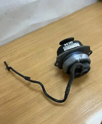 BMW X5 E70 Engine mount bracket P679541801 D5388