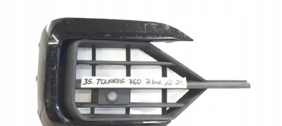 Volkswagen Touareg III Front bumper lower grill