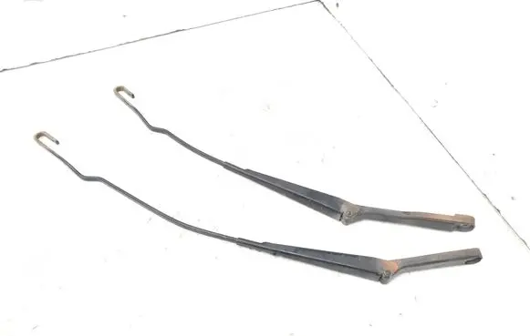Front wiper blade arm